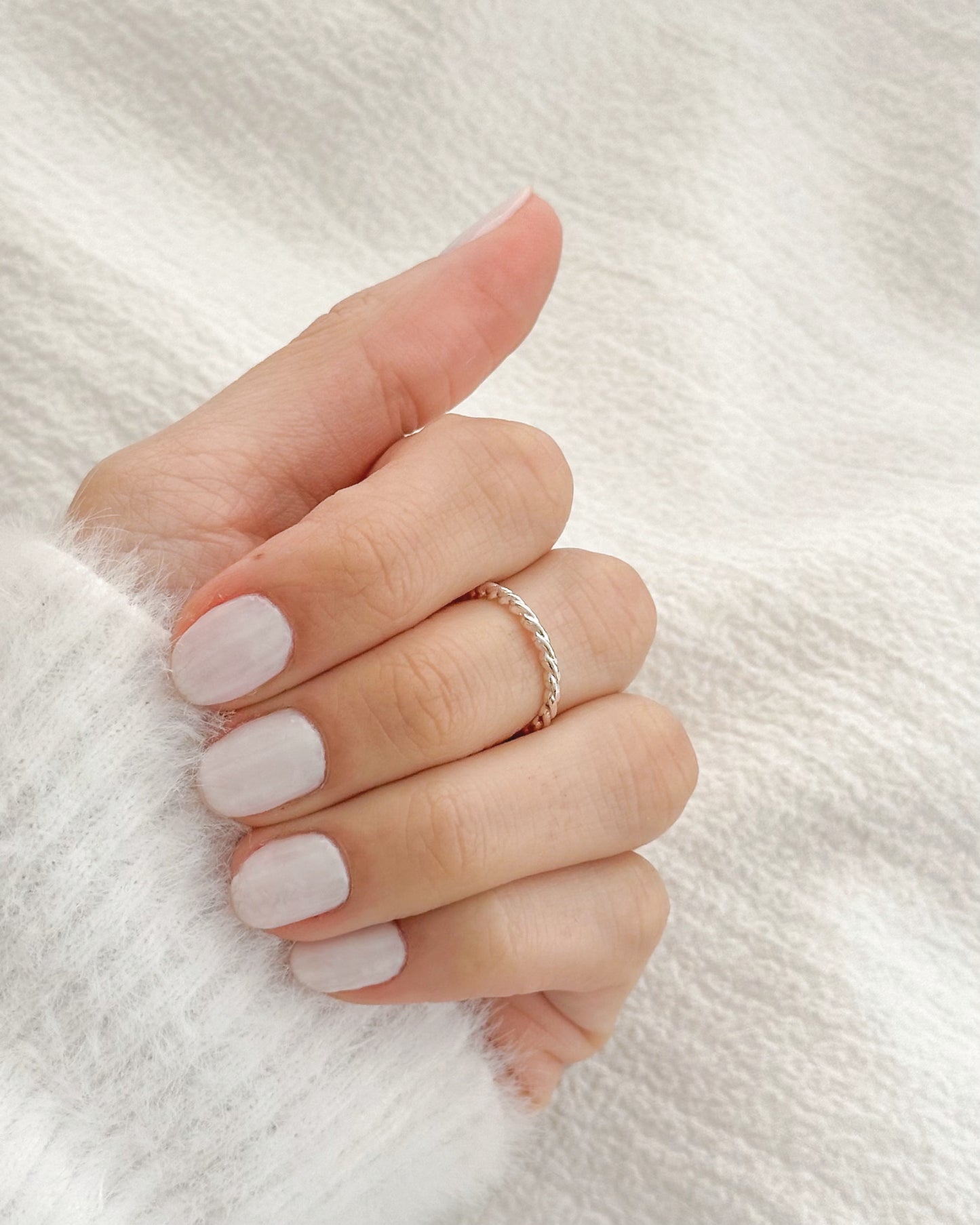 Anel Torcido em Prata Semijoia Minimalista