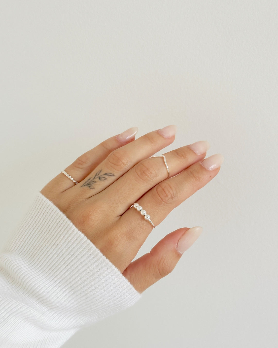 Anel Onda Minimalista em Prata Semijoia Orgânico e Delicado