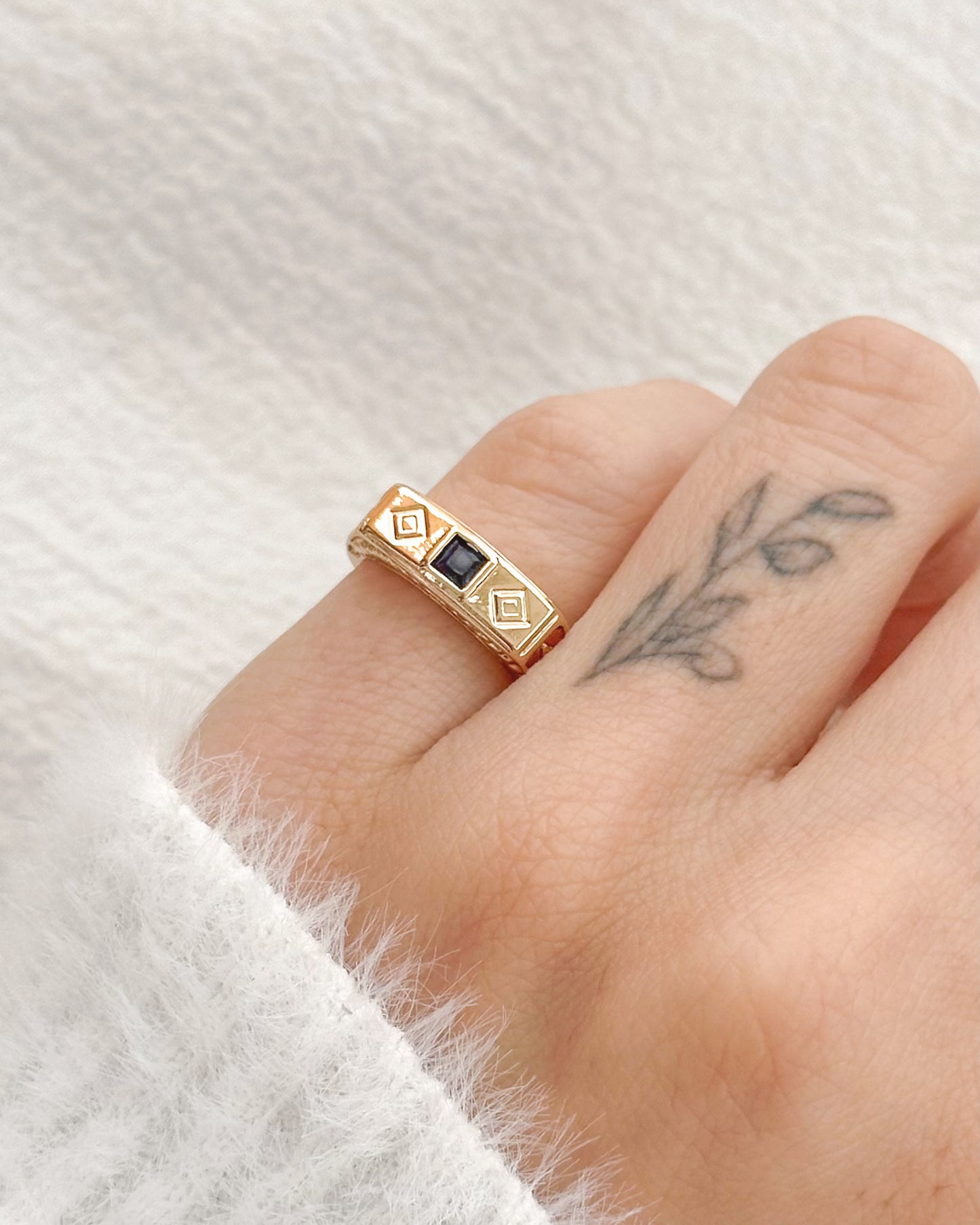 Anel Retangular com Pedra Azul em Ouro Semijoia Unissex