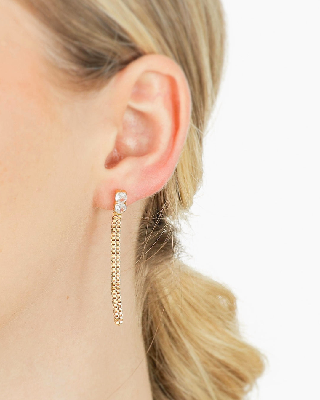 Brinco Longo Corrente com Zircônias em Ouro Semijoia Sofisticada