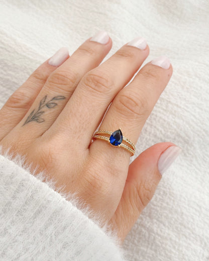 Anel Gota com Pedra Azul Zircônias em Ouro Semijoia Sofisticada