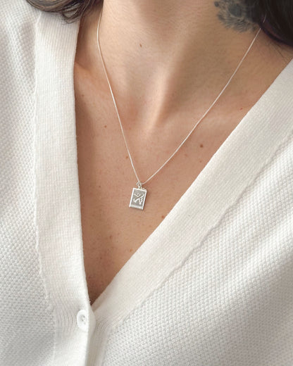 Colar Passaporte em Prata Semijoia Minimalista