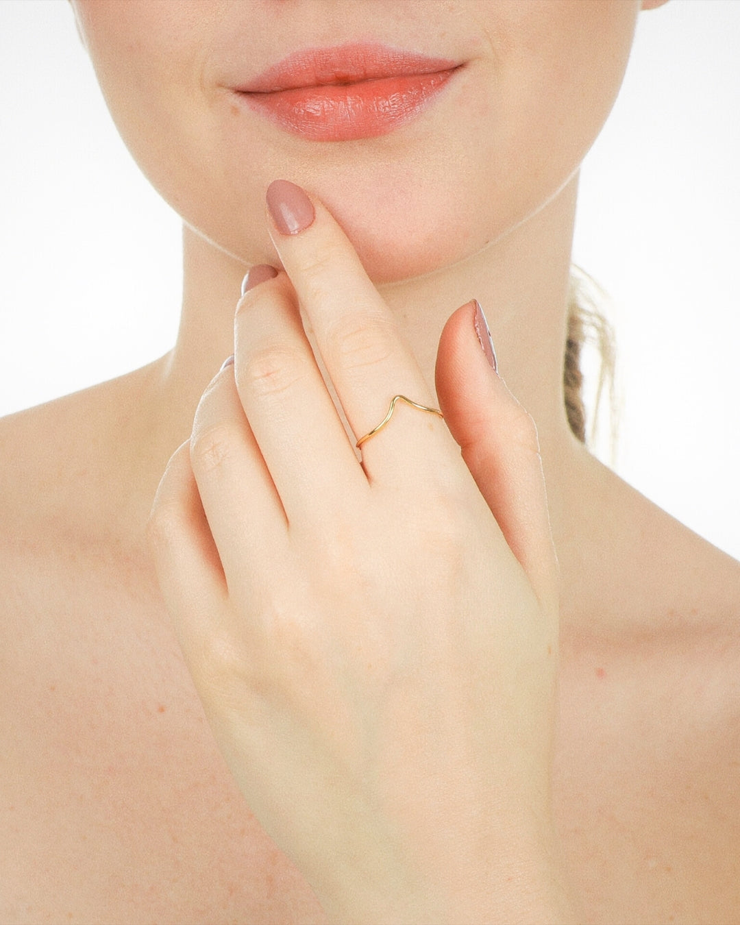 Anel Onda Minimalista em Ouro Semijoia Orgânico e Delicado