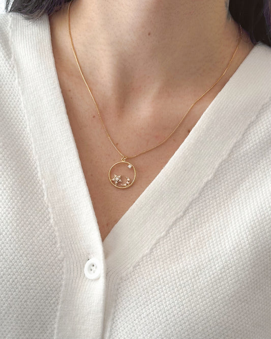 Colar Lua e Estrela com Zircônias em Ouro Semijoia Minimalista