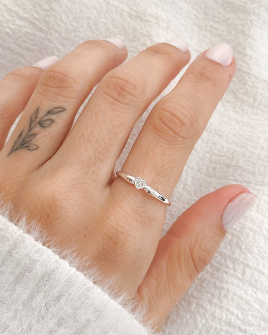 Anel Coração com Zircônias em Prata Semijoia Minimalista