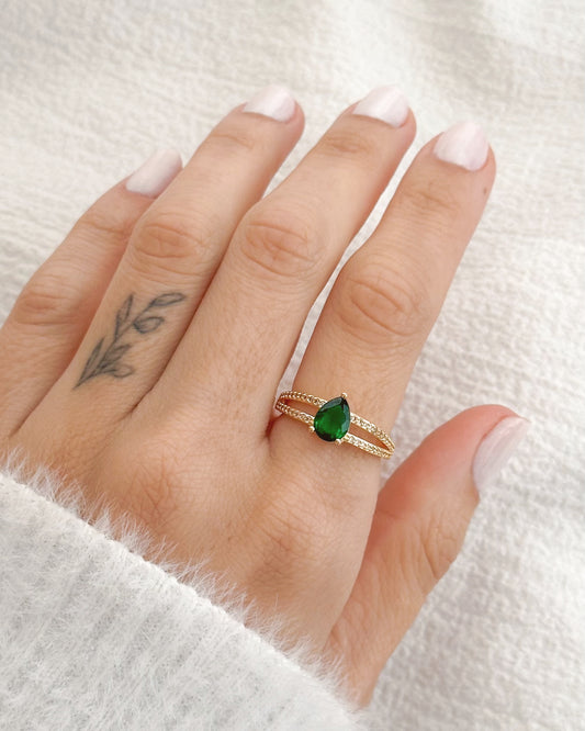 Anel Gota com Pedra Verde Zircônias em Ouro Semijoia Sofisticada