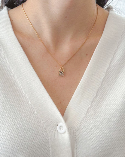 Colar Cadeado em Ouro Semijoia Minimalista