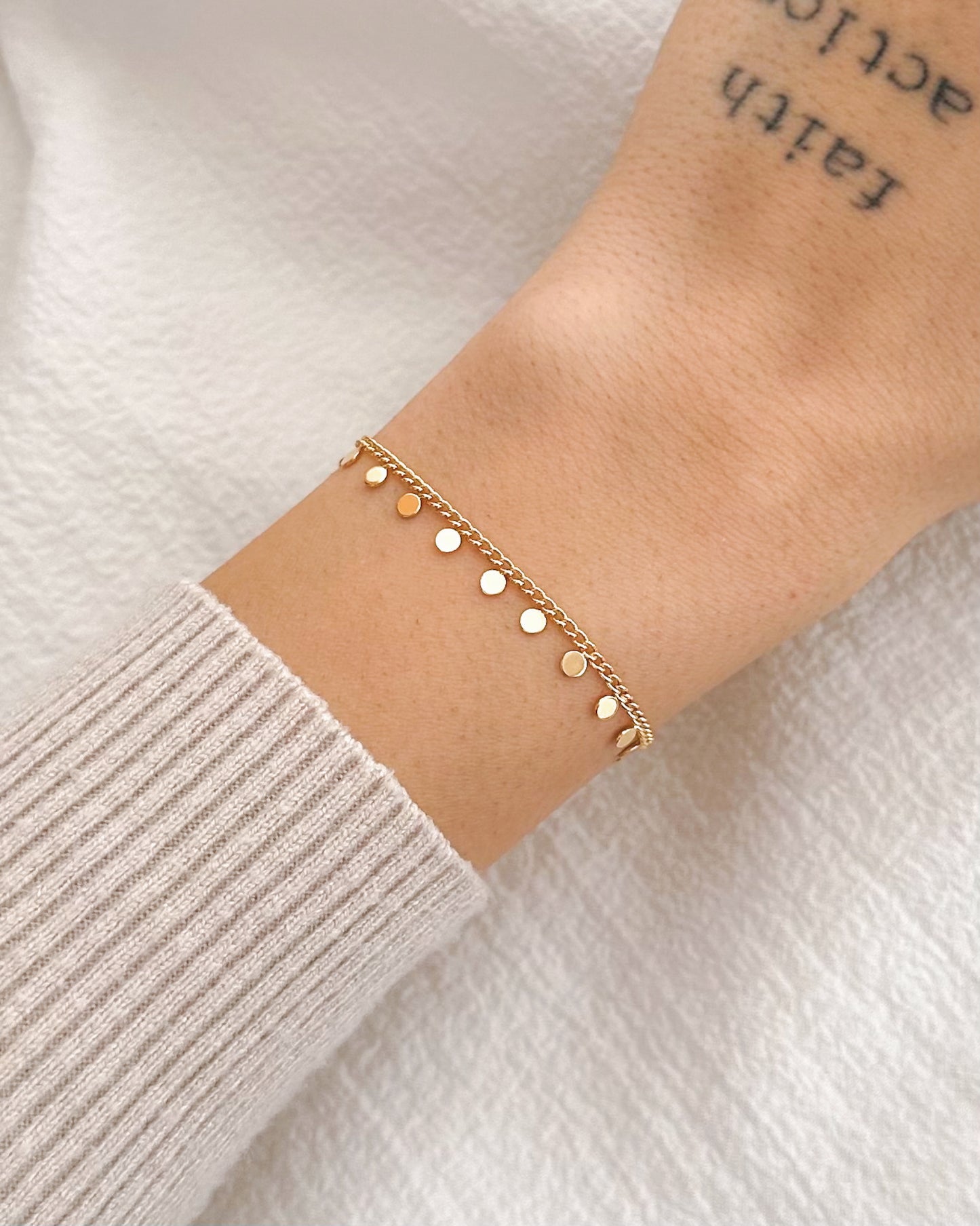 Pulseira Medalhas em Ouro Semijoia Delicada Minimalista