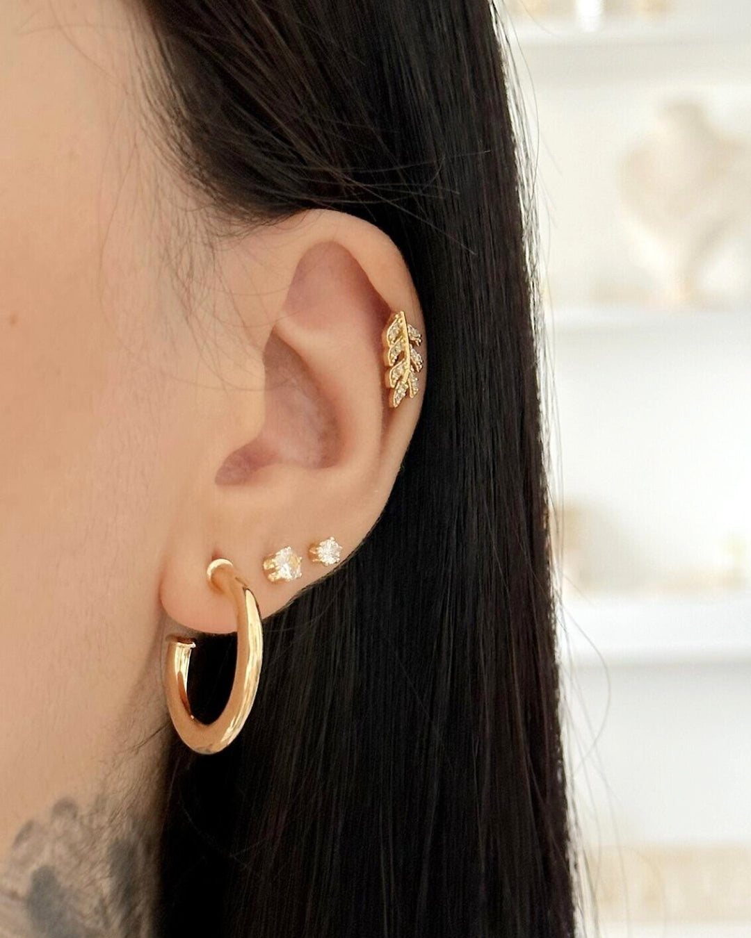 Brinco Argola Média Lisa em Ouro Semijoia Minimalista