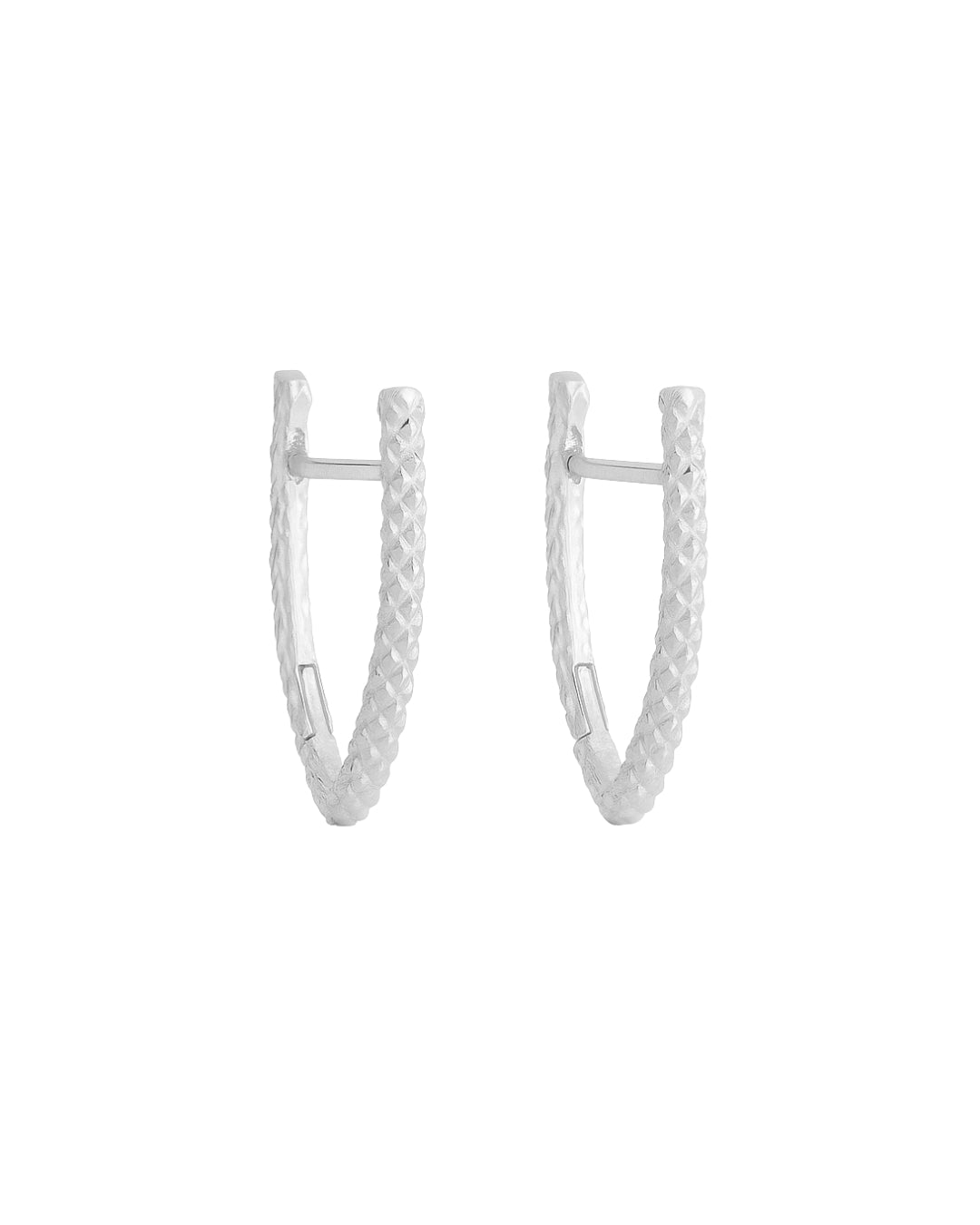 Brinco Vértice Texturizado em Prata Semijoia Minimalista