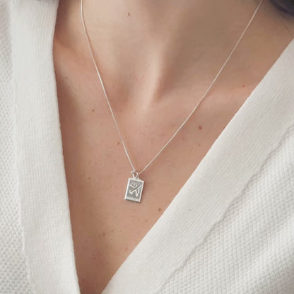 Colar Passaporte em Prata Semijoia Minimalista