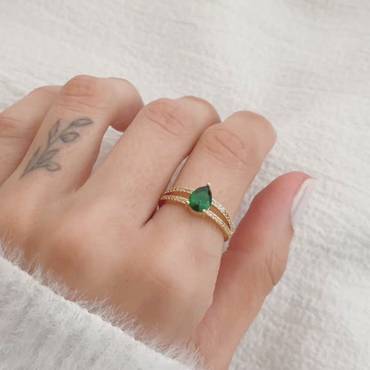 Anel Gota com Pedra Verde Zircônias em Ouro Semijoia Sofisticada