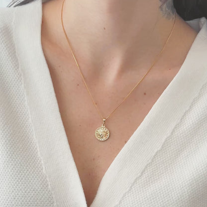 Colar Medalha Imperial em Ouro Semijoia Clássica Atemporal