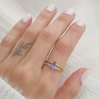 Anel Gota com Pedra Lilás Zircônias em Ouro Semijoia Sofisticada